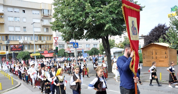 Ovogodišnji "Pantelinski dani" održavaju se pod sloganom “BIJELJINA JE SVIJET”. Početak bogatog i raznovrsnog programa obilježen je "Savskom regatom", a u narednim danima, Bijeljinci i posetioci našeg grada imaće priliku da uživaju u širokom spektru kulturno-umetničkih događaja, edukativnih i sportskih manifestacija, koncerata i još mnogo toga...